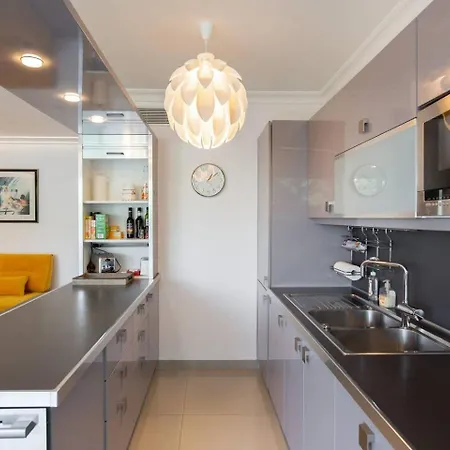 Martinez Area: Modern 3 Bedrooms W/ Terrace