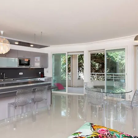 Martinez Area: Modern 3 Bedrooms W/ Terrace Cannes