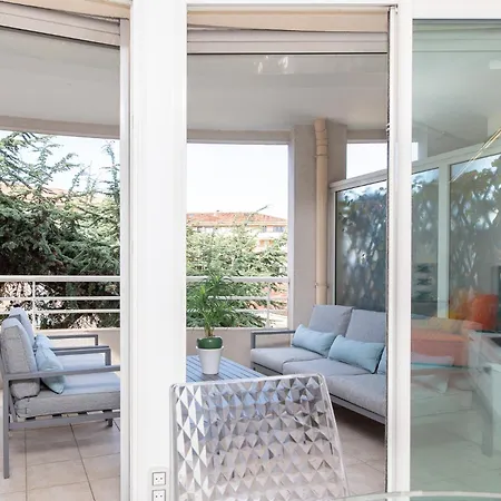Martinez Area: Modern 3 Bedrooms W/ Terrace Cannes