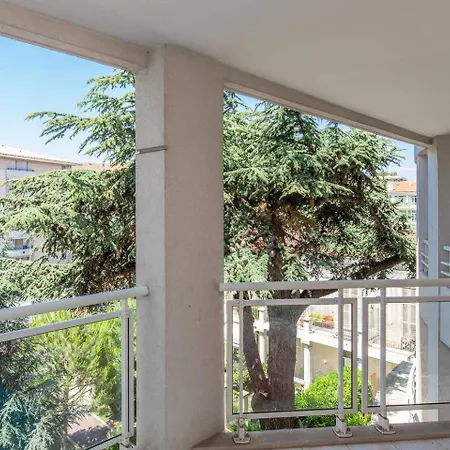 Martinez Area: Modern 3 Bedrooms W/ Terrace