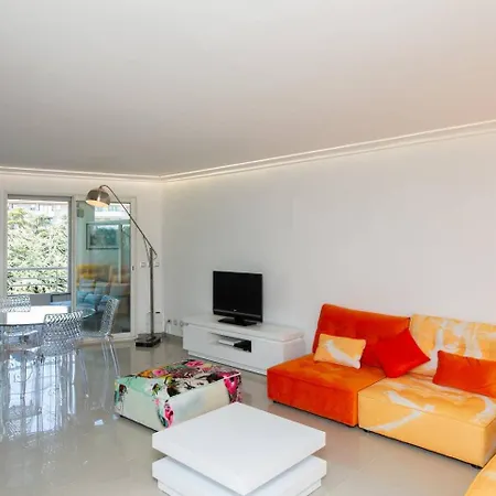 Martinez Area: Modern 3 Bedrooms W/ Terrace Cannes