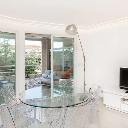 Apartment Martinez Area: Modern 3 Bedrooms W/ Terrace *