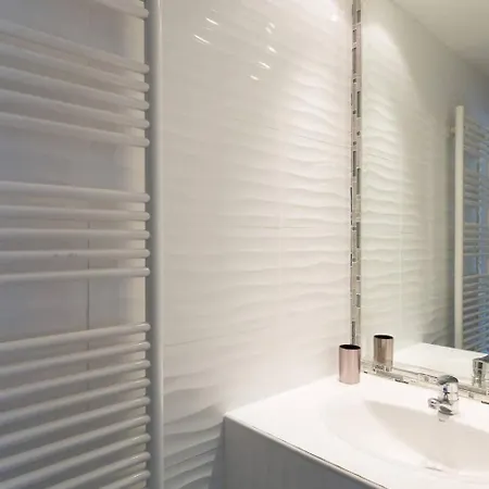 Apartment Martinez Area: Modern 3 Bedrooms W/ Terrace *